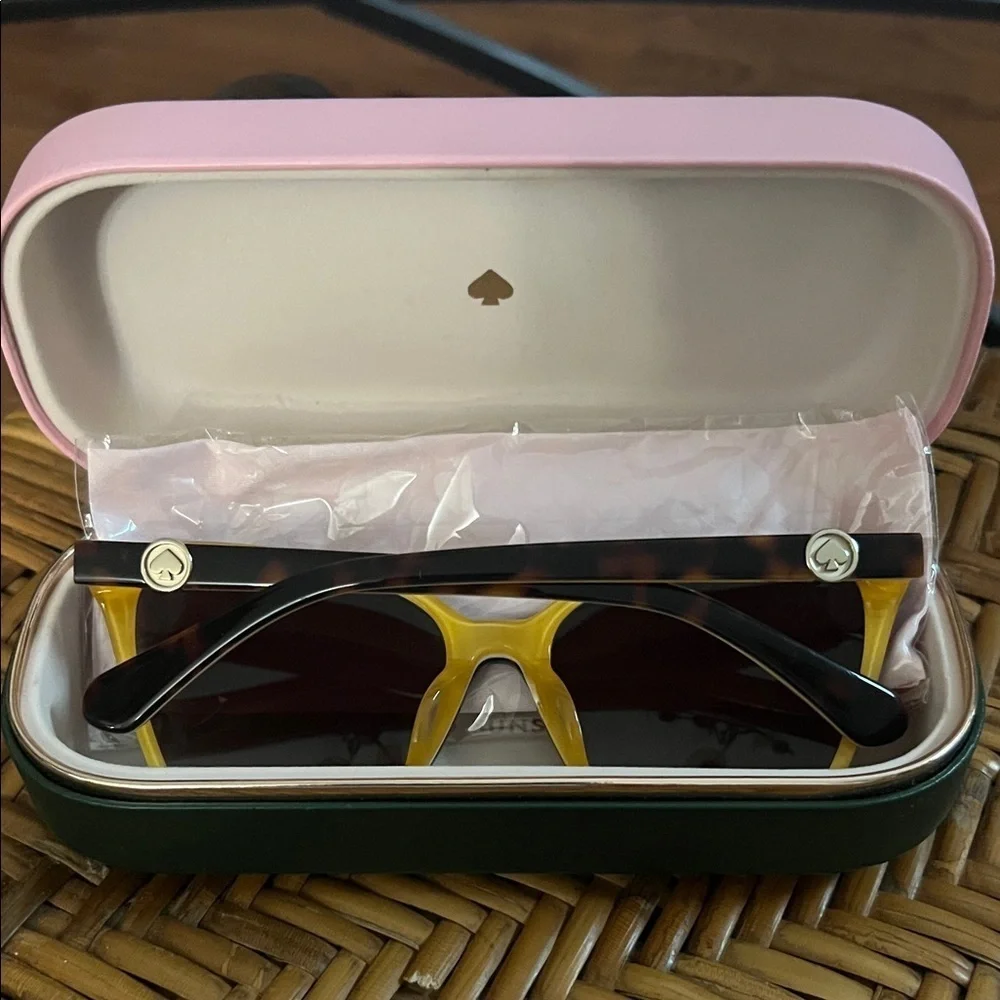 Kate Spade tortoise, cat eye 😎 sunglasses